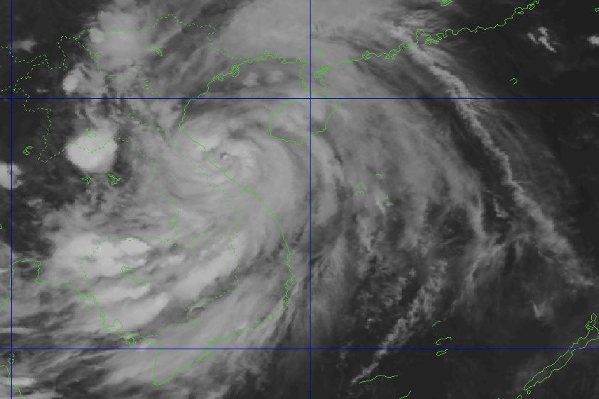 Bão số 10 'quần thảo' ven biển Nghệ An – phía Bắc Quảng Trị