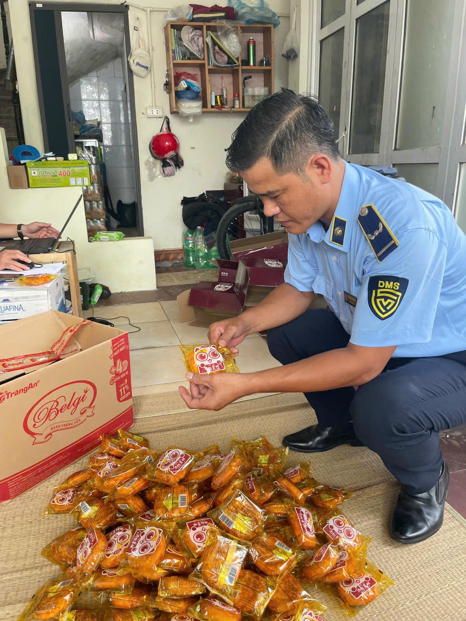 Những chiếc bánh Trung thu không rõ nguồn gốc xuất hiện tràn lan trên thị trường TP Hà Nội.