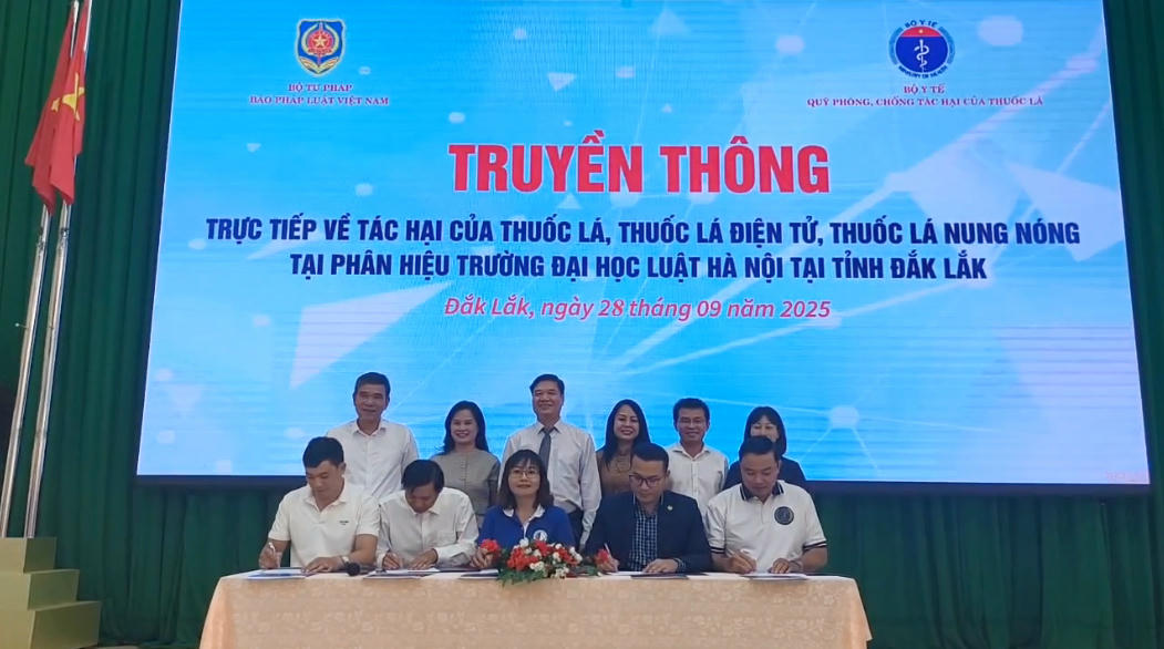Truyền thông trực tiếp về tác hại thuốc lá - lan tỏa thông điệp Sống khỏe mạnh – văn minh tới sinh viên trường Luật
