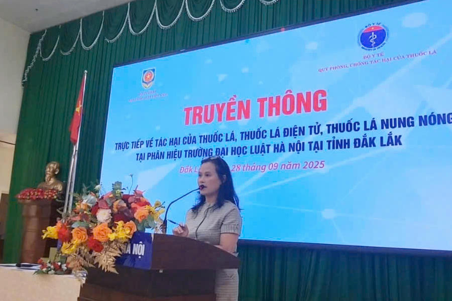 Ths Nguyễn Thị Thu Hương – Trưởng phòng Nghiệp vụ, Quỹ Phòng, chống tác hại của thuốc lá (Bộ Y tế) chia sẻ thông tin tại Chương trình.