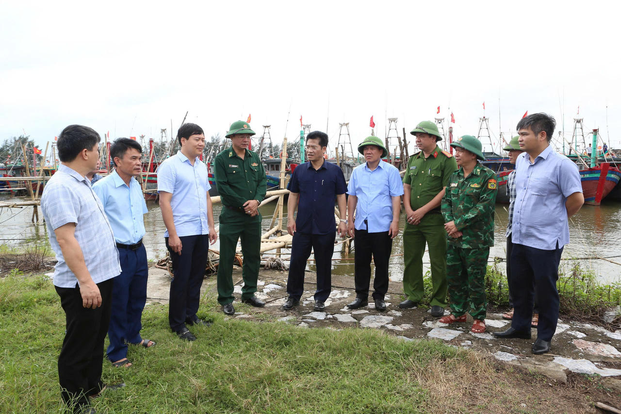 Ninh Bình tập trung ứng phó bão số 10 và mưa lũ, sạt lở đất
 