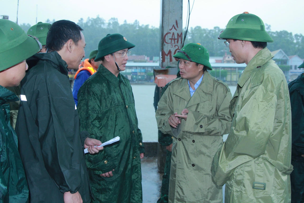 Chủ tịch UBND tỉnh Nghệ An Lê Hồng Vinh trực tiếp kiểm tra công tác phòng chống bão