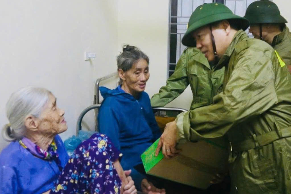 Phó Thủ tướng Trần Hồng Hà kiểm tra công tác chống bão số 10 tại Hà Tĩnh