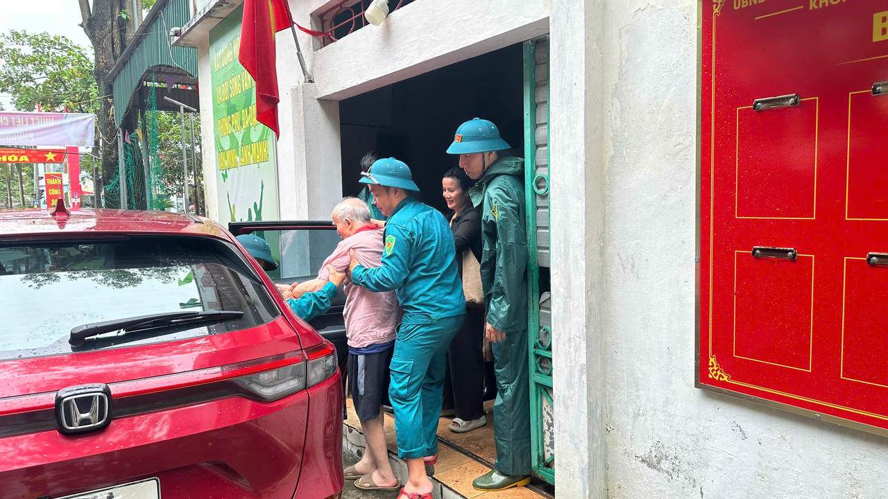 Nghệ An khẩn trương di dời dân, kêu gọi tàu thuyền vào bờ ứng phó bão số 10