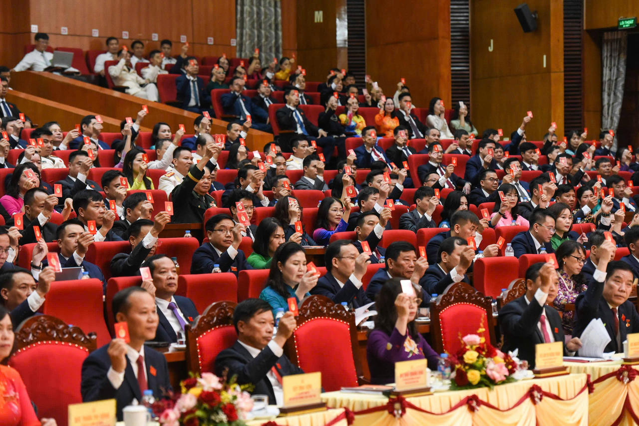 Các đại biểu biểu quyết thông qua nội quy, quy chế Đại hội.