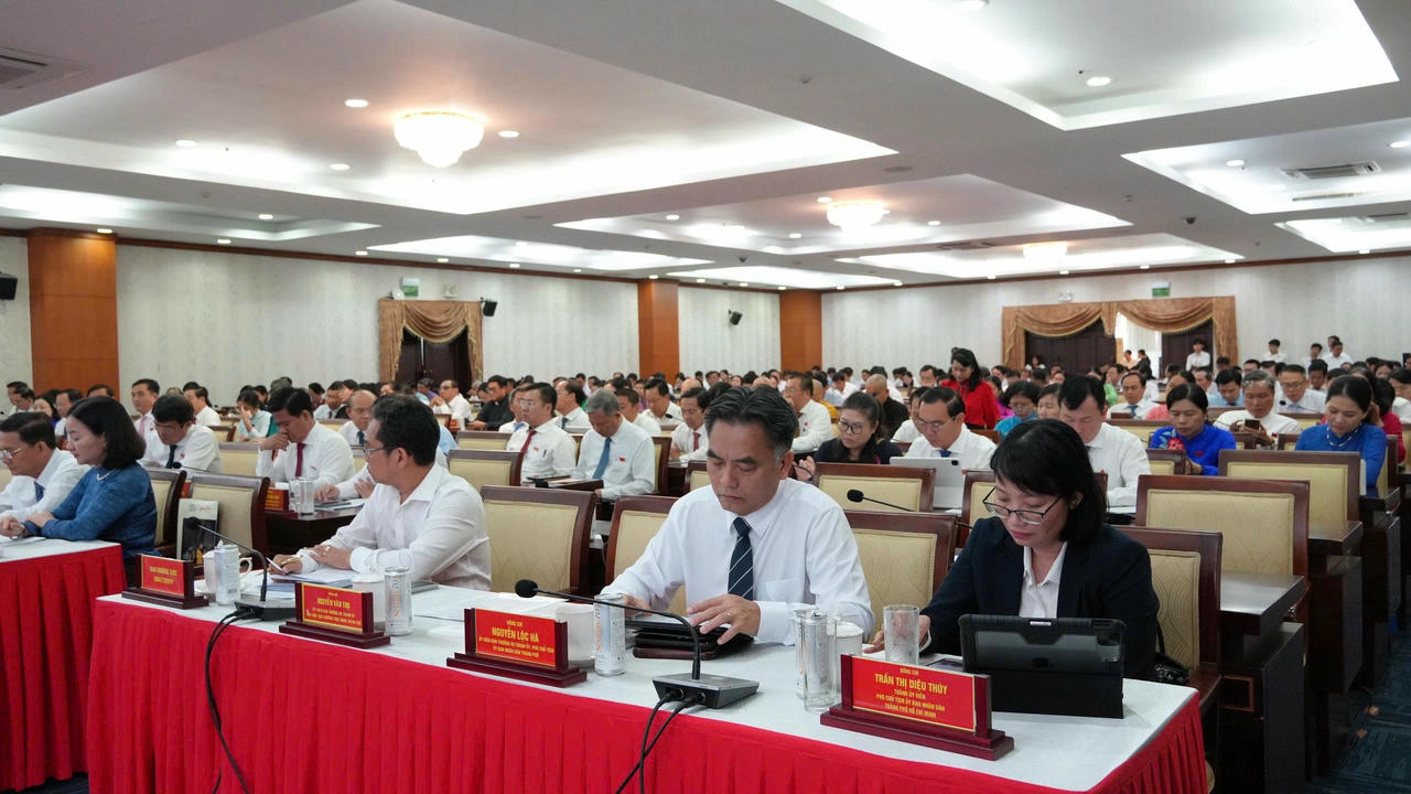 Các đại biểu tham dự kỳ họp. 