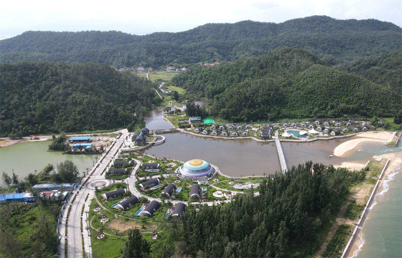 Tiếp tục hoàn thiện hệ thống kết cấu hạ tầng đồng bộ, hiện đại, đa phương thức, nhất là hạ tầng khu kinh tế, khu công nghiệp, cụm công nghiệp, cảng biển. 