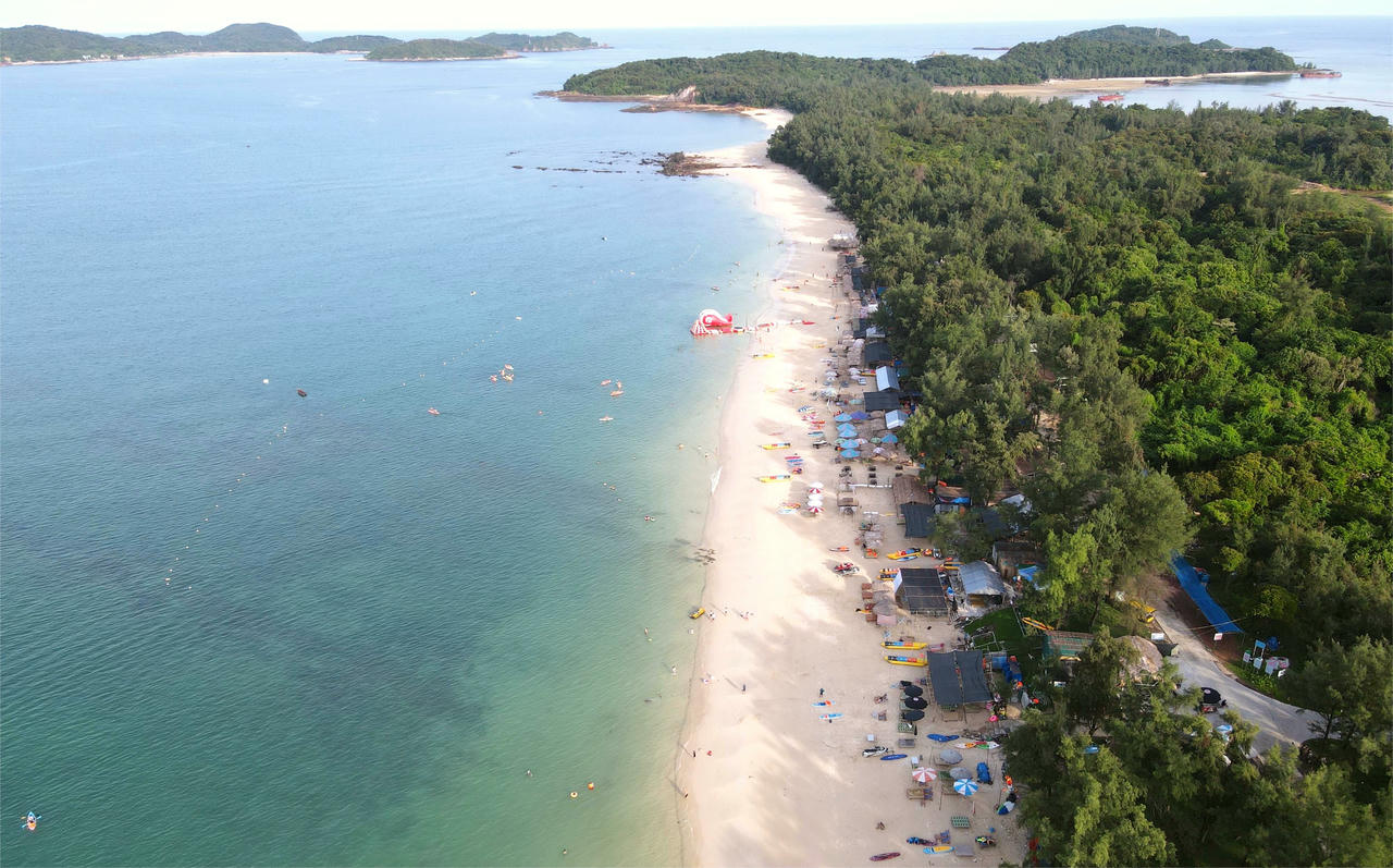 Nhiều sản phẩm du lịch mới như du thuyền, các tổ hợp nghỉ dưỡng quốc tế được đưa vào khai thác, hạ tầng du lịch phát triển nhanh cả về quy mô và chất lượng.