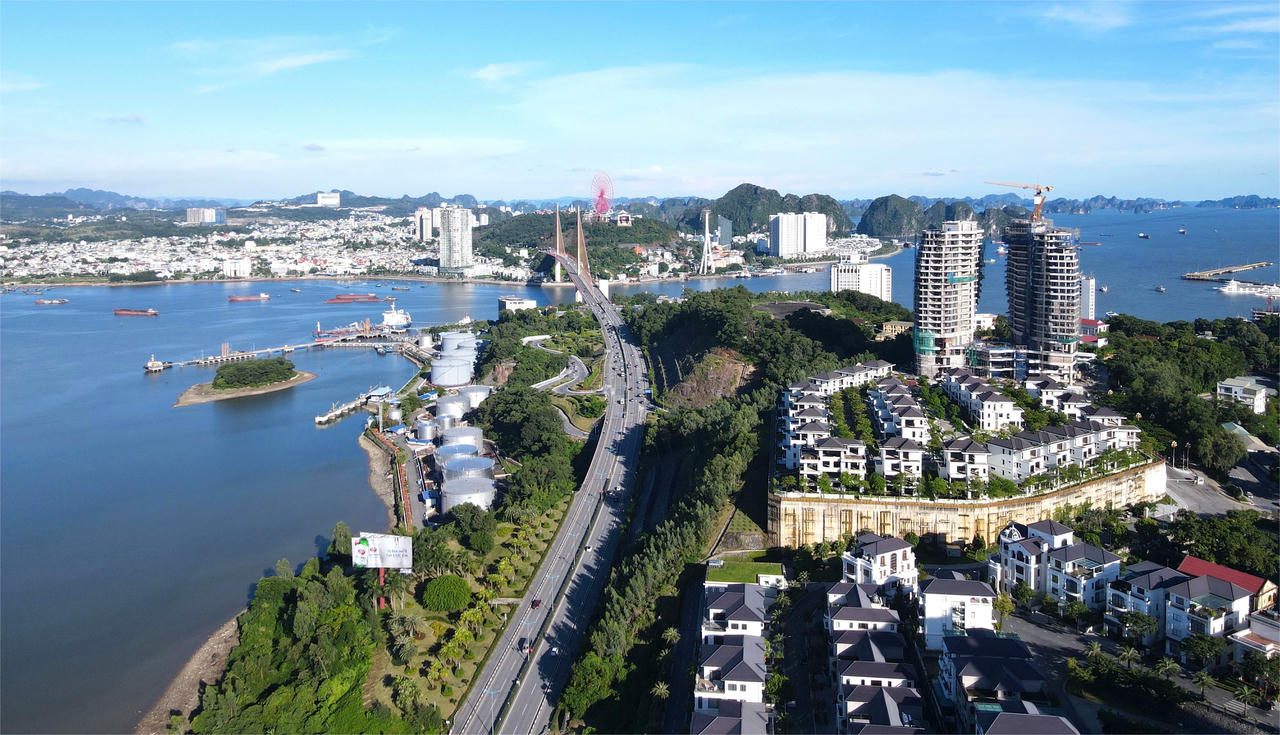 Quảng Ninh - Một trong những đầu tàu kinh tế quan trọng của quốc gia, tự tin, vững vàng, tiến mạnh trong kỷ nguyên phát triển mới - Bài 2: Quyết tâm chính trị cao, phấn đấu thực hiện thắng lợi các mục tiêu trong nhiệm kỳ 2025 - 2030