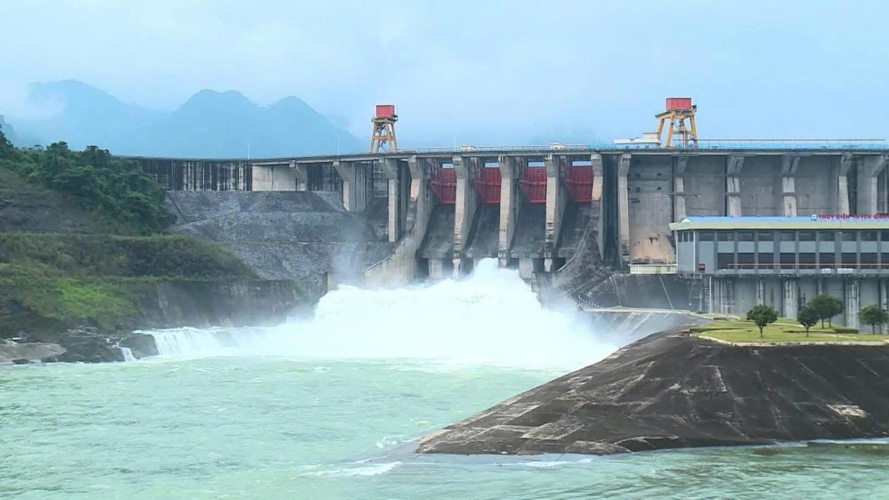 Mở 1 cửa xả đáy hồ thủy điện Tuyên Quang