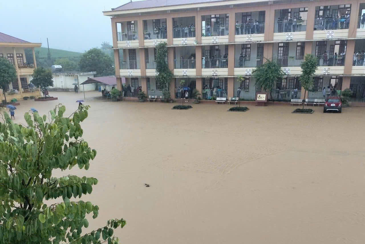 Một trường học tại xã Vân Hồ, tỉnh Sơn La bị ngập úng (Ảnh: CTV).