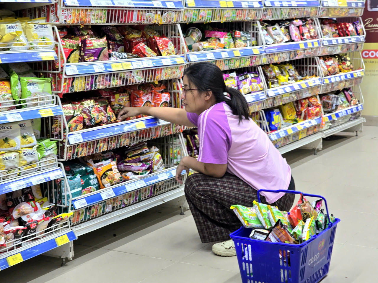 Các lương thực, thực phẩm thiết yếu được Saigon Co.op chuẩn bị dồi dào