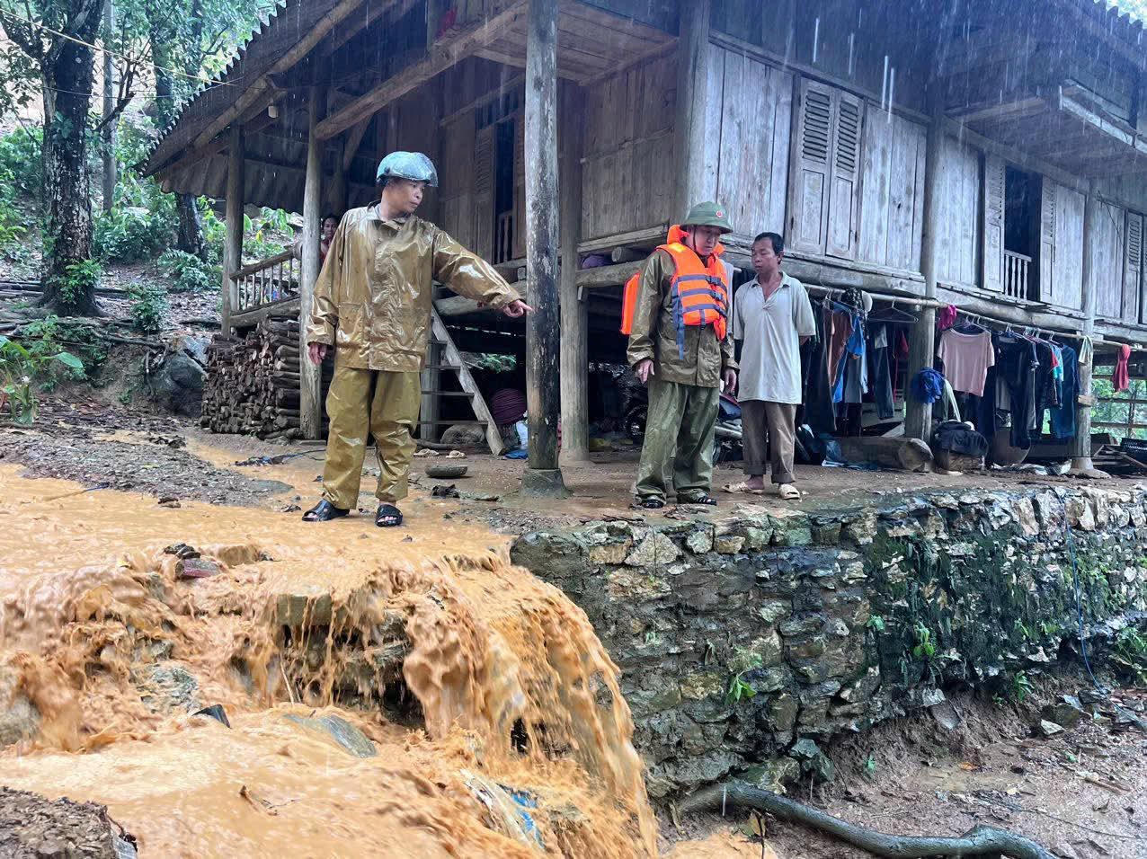 Hơn 1.460 người dân được sơ tán đến nơi an toàn.Ảnh: Công an tỉnh Phú Thọ 