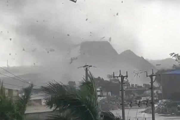 Sức tàn phá khủng khiếp nơi cơn dông lốc đi qua.