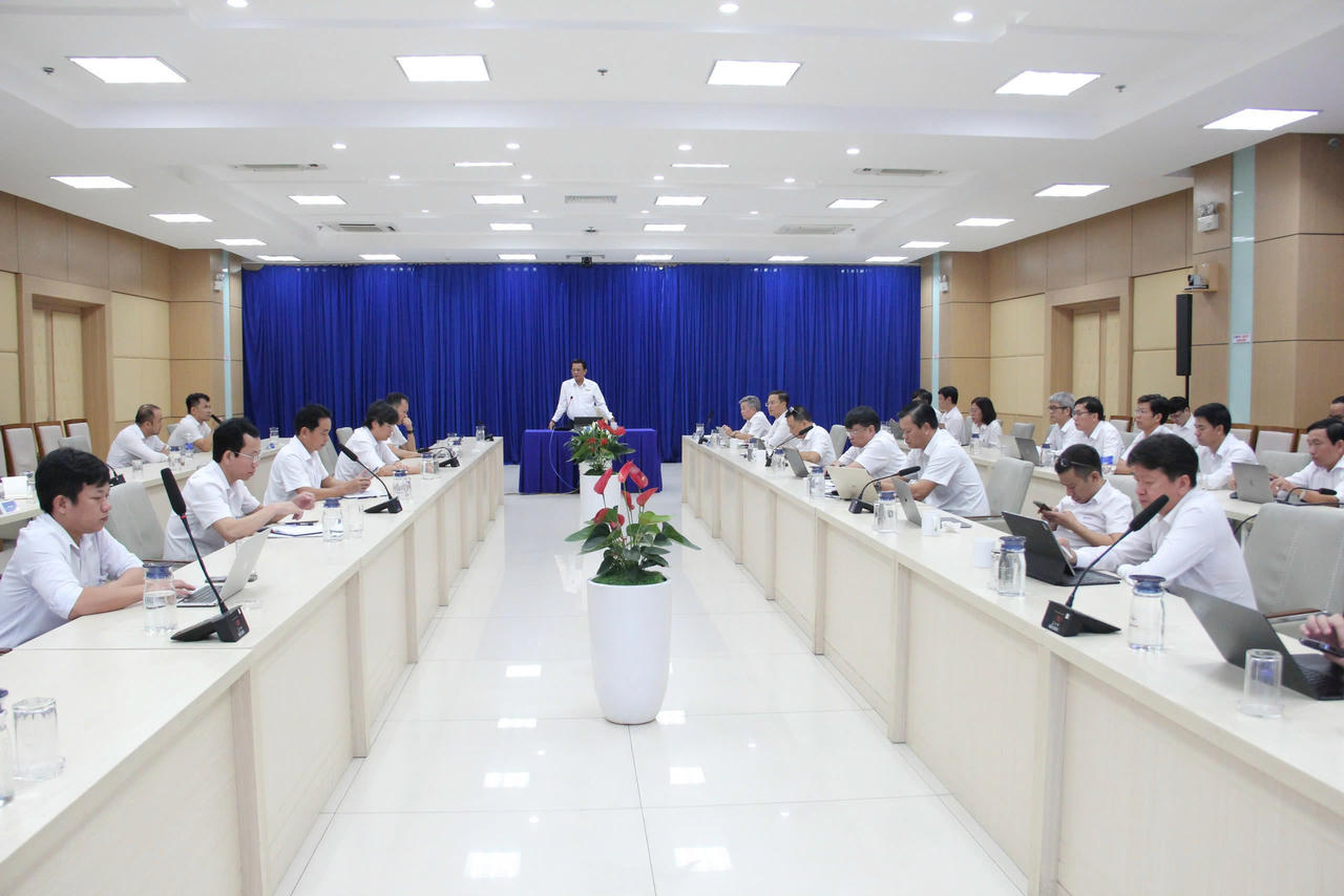 Quang cảnh cuộc họp.