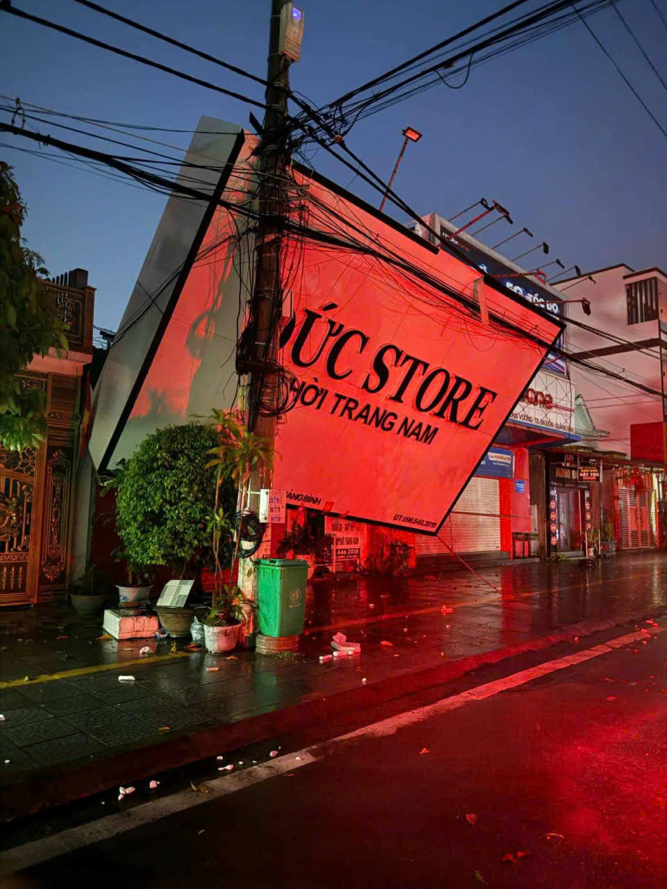 Quảng Trị: 12 người mất tích, nhiều thiệt hại nặng nề do bão số 10