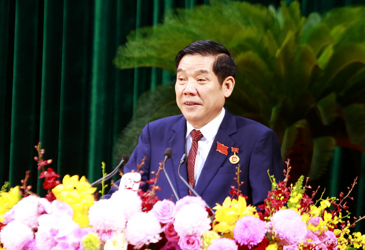 Uỷ viên Trung ương Đảng, Bí thư tỉnh uỷ Bắc Ninh Nguyễn Văn Gấu phát biểu tại phiên trù bị Đại hội.