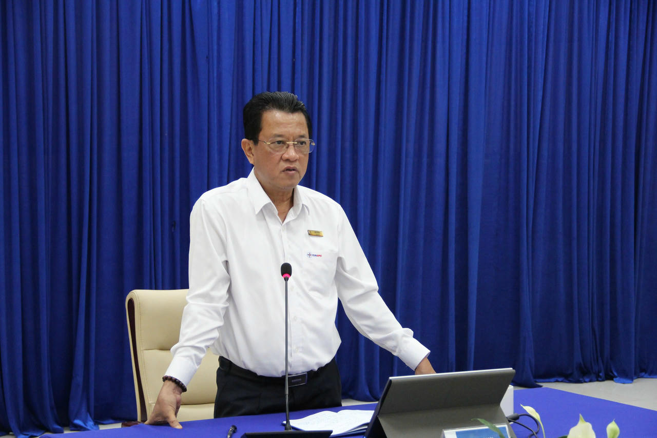 Tổng giám đốc EVNCPC Ngô Tấn Cư đặt mục tiêu, trong ngày 29/9, Công ty Điện lực Quảng Trị phải cấp điện trở lại cho ít nhất 90% khách hàng.