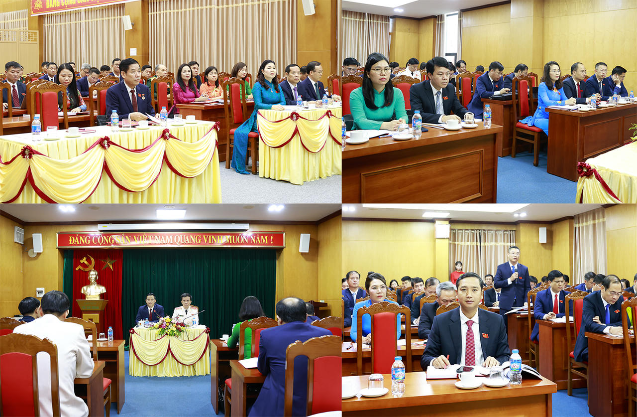 Các tổ tiến hành thảo luận.