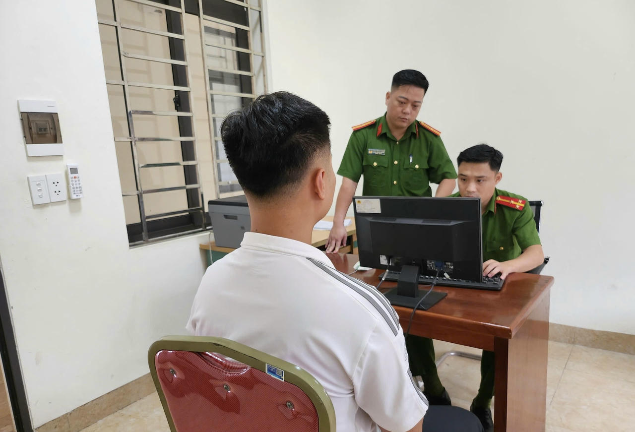 Xử phạt cá nhân tung tin giả 'tàu lạ trôi dạt' giữa lúc mưa bão