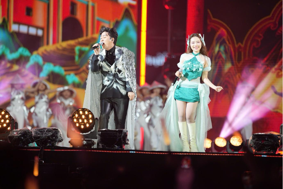 Màn kết hợp “có 1-0-2” giữa Tùng Dương và Phương Mỹ Chi trên sân khấu BIDV Music Festival.