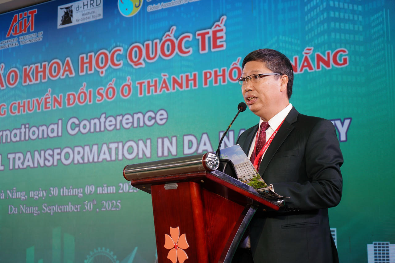 PGS.TS
Đinh Thành Việt - Phó Hiệu trưởng Đại học Đông Á phát biểu tại hội thảo. 