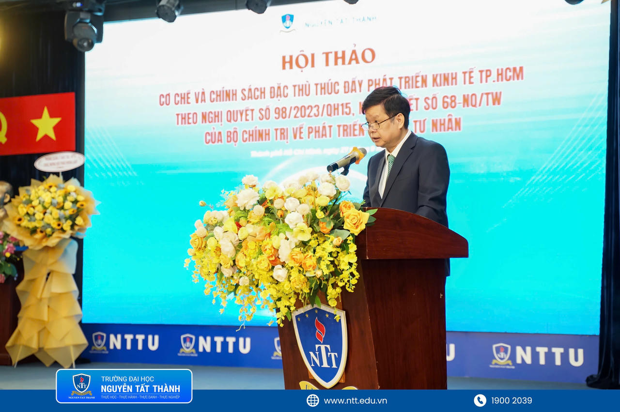 TS Nguyễn Văn Lượng phát biểu khai mạc hội thảo.