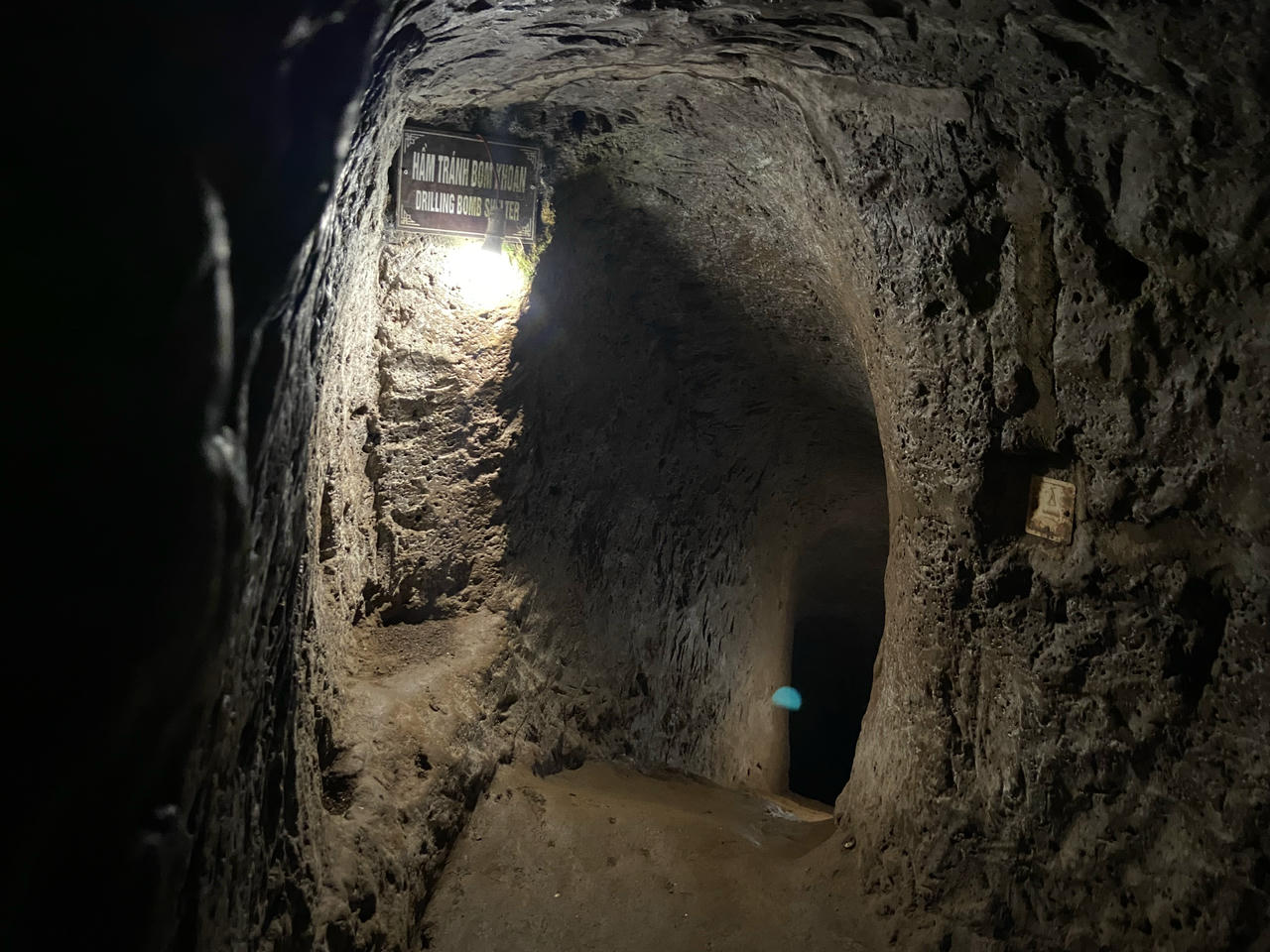 Không gian sinh hoạt trong lòng Địa
đạo Vịnh Mốc.