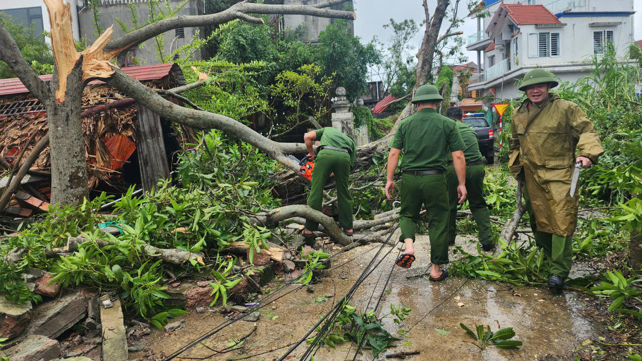 Ninh Bình: Khẩn trương hỗ trợ Nhân dân khắc phục hậu quả bão số 10 

