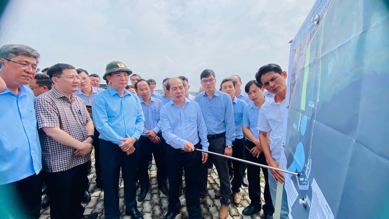 Lãnh đạo tỉnh Lâm Đồng kiểm tra thực địa tiến độ một số dự án ven biển.