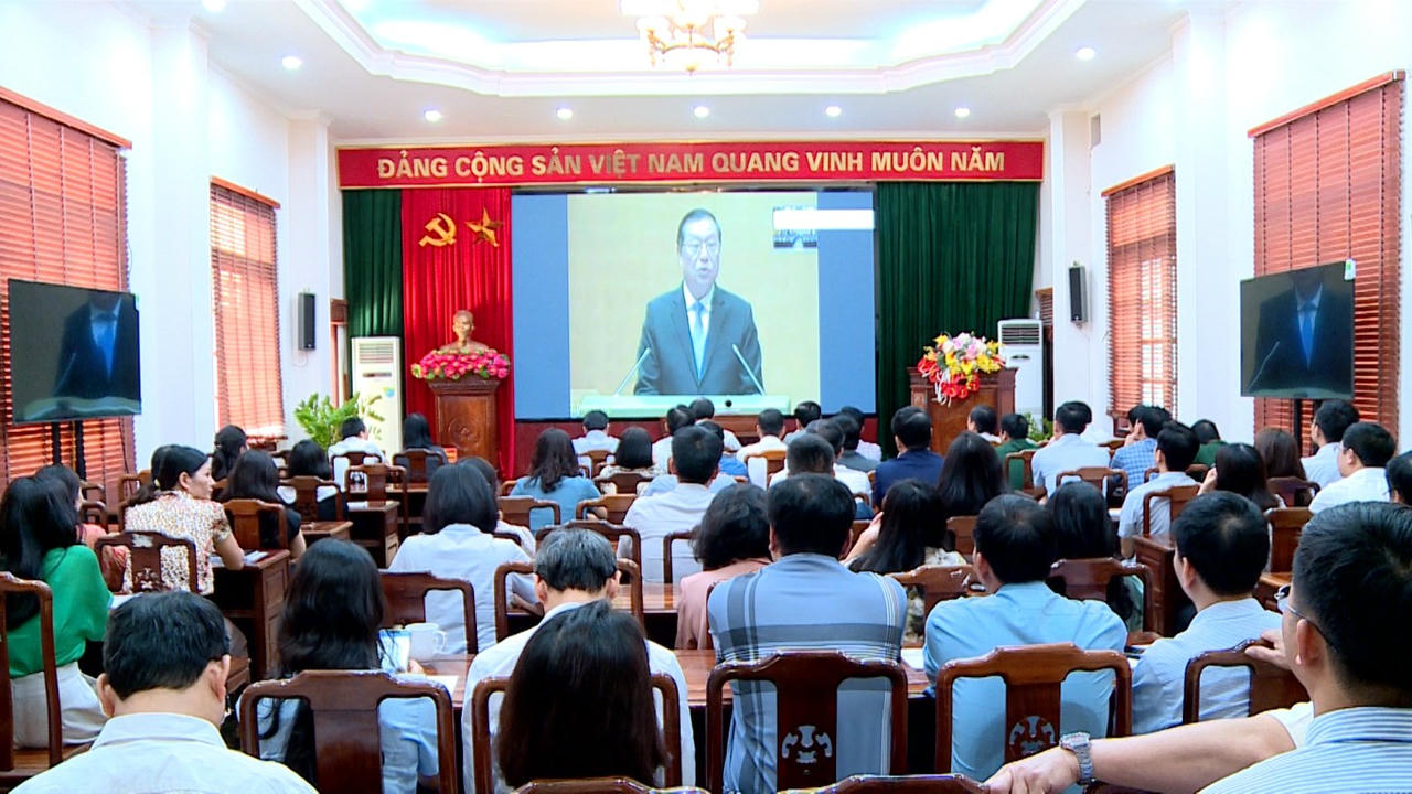 Việc học tập và quán triệt các nghị quyết của Đảng được tổ chức linh hoạt, phù hợp từng đối tượng, đạt tỷ lệ 96,7% đảng viên tham gia.