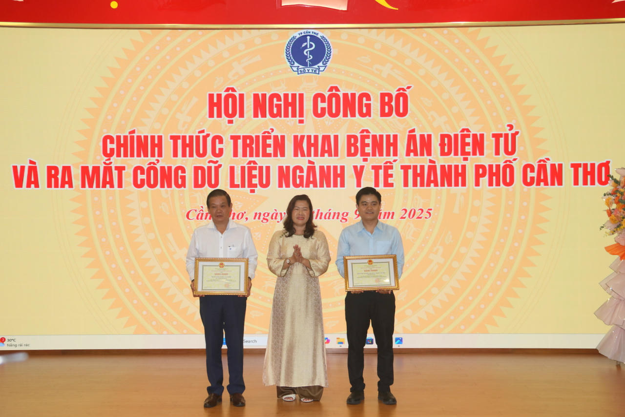  Bệnh viện Đa khoa Hòa Hảo - Medic Cần Thơ và Trung tâm Y tế khu vực Ô Môn vinh dự được nhận Bằng khen của Chủ tịch UBND TP Cần Thơ.
