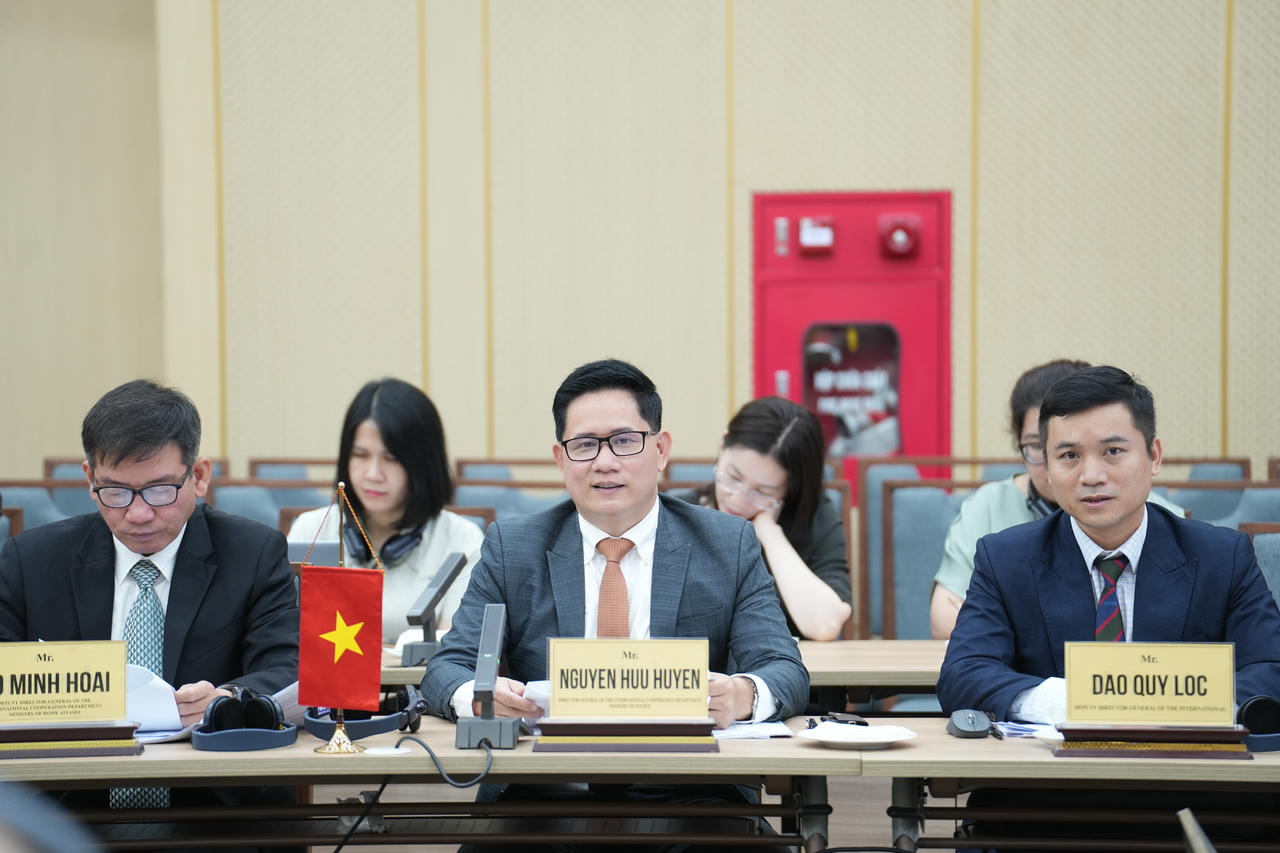 Ông Nguyễn Hữu Huyên, Vụ trưởng Vụ Hợp tác quốc tế, Bộ Tư pháp - Trưởng đoàn Việt Nam phát biểu tại Phiên họp.