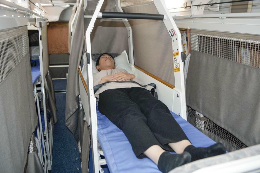 Nhật Bản ra mắt dịch vụ xe buýt giường nằm đầu tiên với ghế ngả phẳng