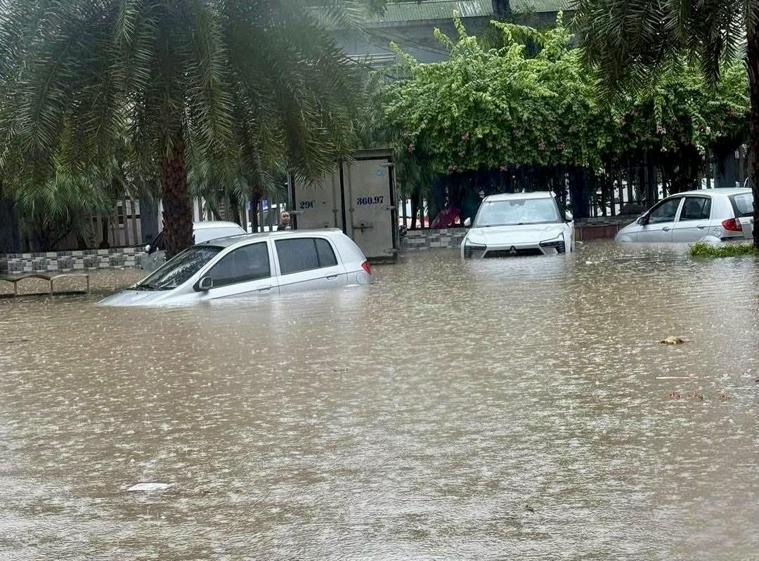 Khu vực phường Bắc Kạn nhiều khu vực nước ngập sâu. (Ảnh: Lê Hanh)