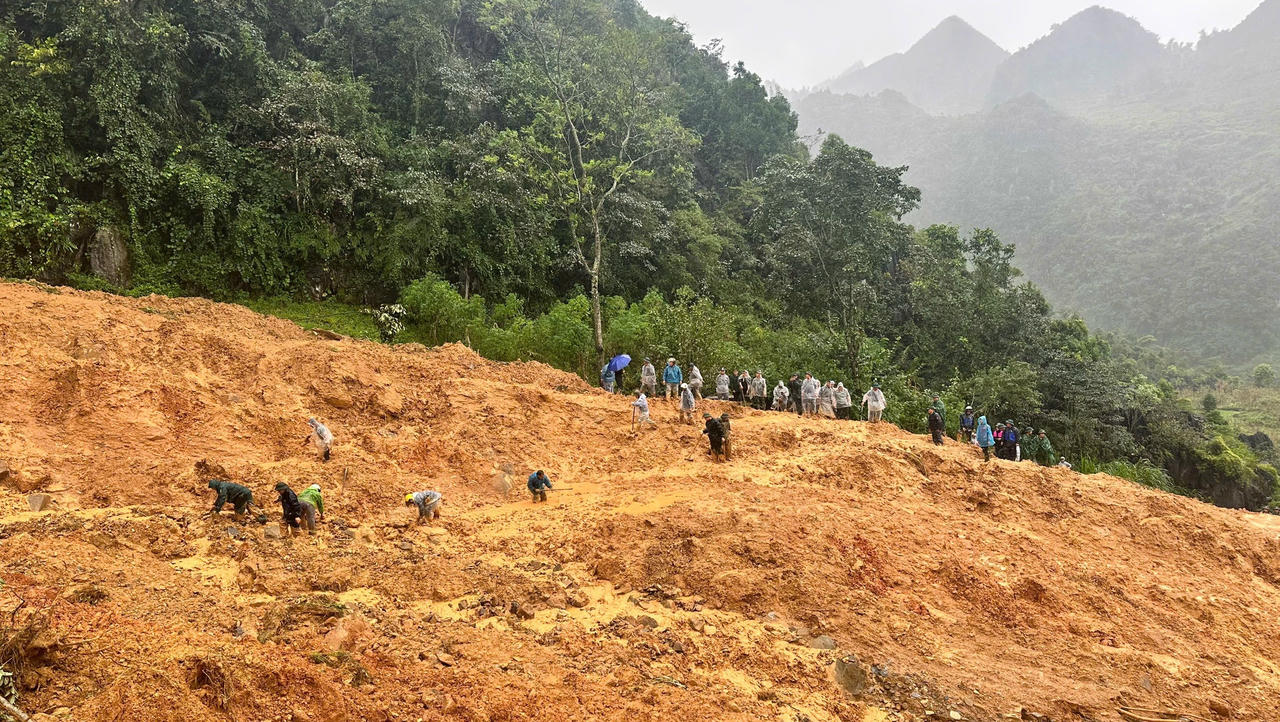 Tuyên Quang: Sạt lở khiến nhà sập, 4 người mất tích