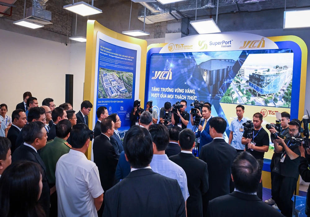 Tiếp tục đẩy mạnh ứng dụng
AI, “siêu cảng” Việt Nam SuperPort™ của T&T Group gây ấn tượng mạnh tại
VIIE 2025.