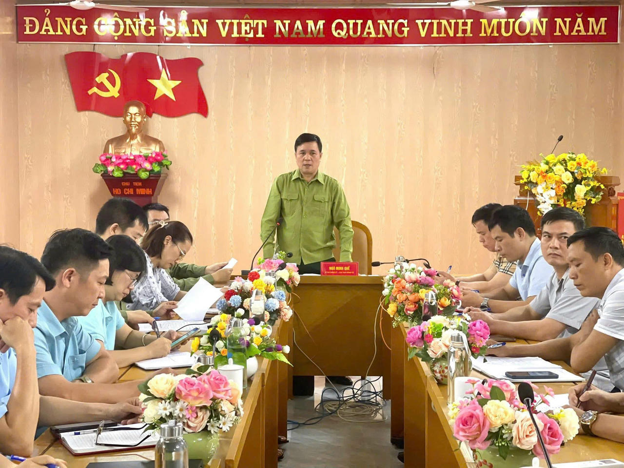 Tại xã Gia Phú: Ngay sau khi kết thúc phiên bế mạc Đại hội
Đảng bộ tỉnh lần thứ I, nhiệm kỳ 2025-2030, chiều ngày 30/9, Thường trực Đảng ủy
xã đã trực tiếp xuống các thôn kiểm tra, thăm nắm tình hình ảnh hưởng của cơn
bão số 10 trên địa bàn. Cũng trong chiều cùng ngày, TTĐU triệu tập cuộc
họp khẩn để thống nhất phương án khắc phục. 