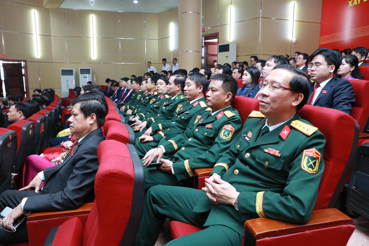 Các đại biểu dự đại hội.