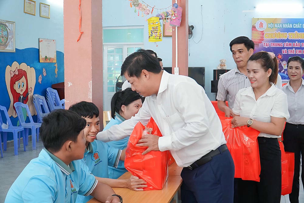 Bí thư Thành ủy Đà Nẵng Lương Nguyễn Minh Triết mong các em có một mùa Trung thu vui tươi, đầm ấm, tràn ngập tình yêu thương.