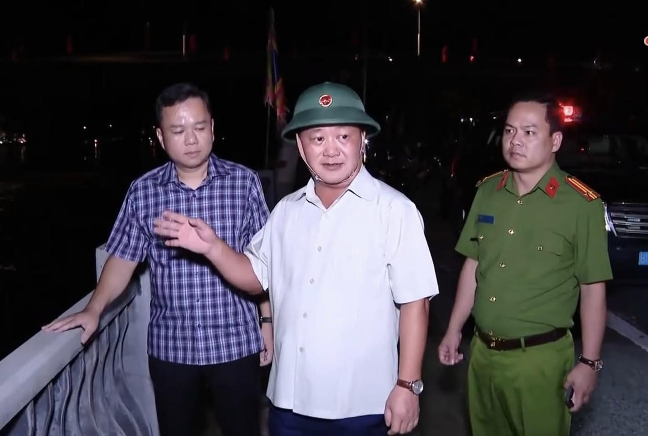 Bí thư tỉnh Tuyên Quang trực tiếp đi kiểm tra tình hình mưa lũ trên địa bàn phường Minh Xuân và phường Nông Tiến. (Ảnh: PV)