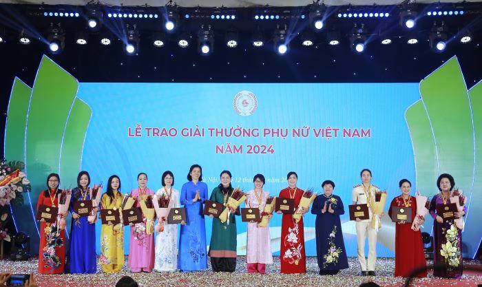 Anh hùng Lực lượng Vũ trang Nhân dân, Thượng tá Lê Thị Hằng nhận Giải thưởng Phụ nữ Việt Nam năm 2025