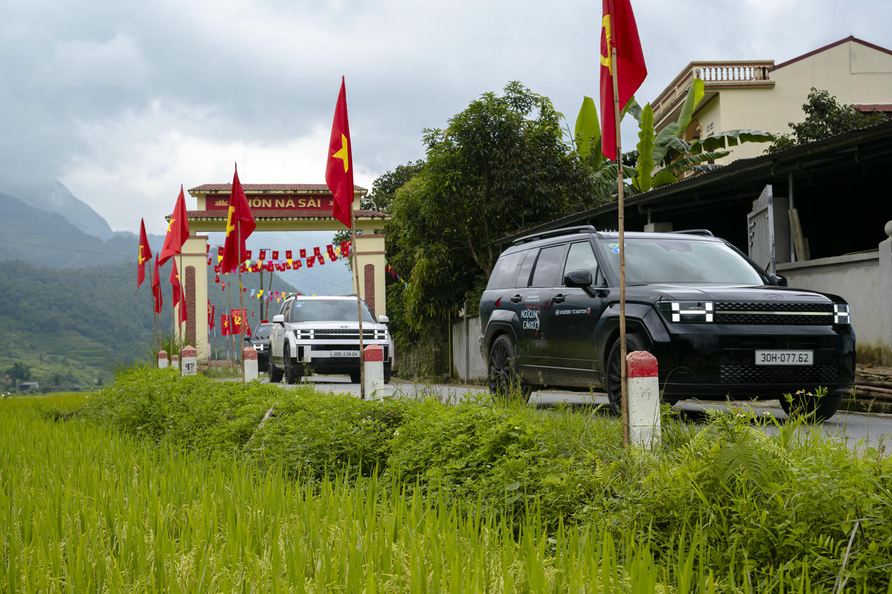 Hành trình đi tìm dấu ấn văn hóa 1.000km cùng Hyundai Santa Fe