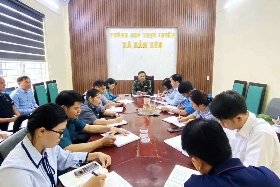               Tại xã Bản
Xèo: Chính quyền địa phương đang khẩn trương triển khai các biện pháp khắc phục,
ổn định đời sống nhân dân.