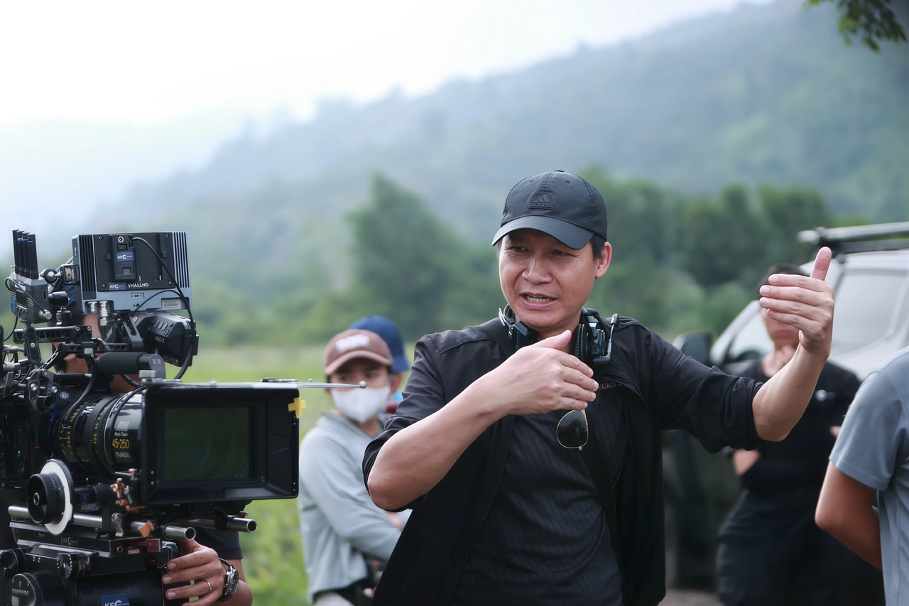 Đạo diễn Vũ Thành Vinh trên phim trường. Ảnh: ĐPCC
