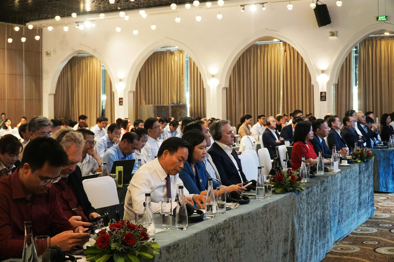 Các đại biểu, chuyên gia trong và ngoài nước tham dự Hội thảo.