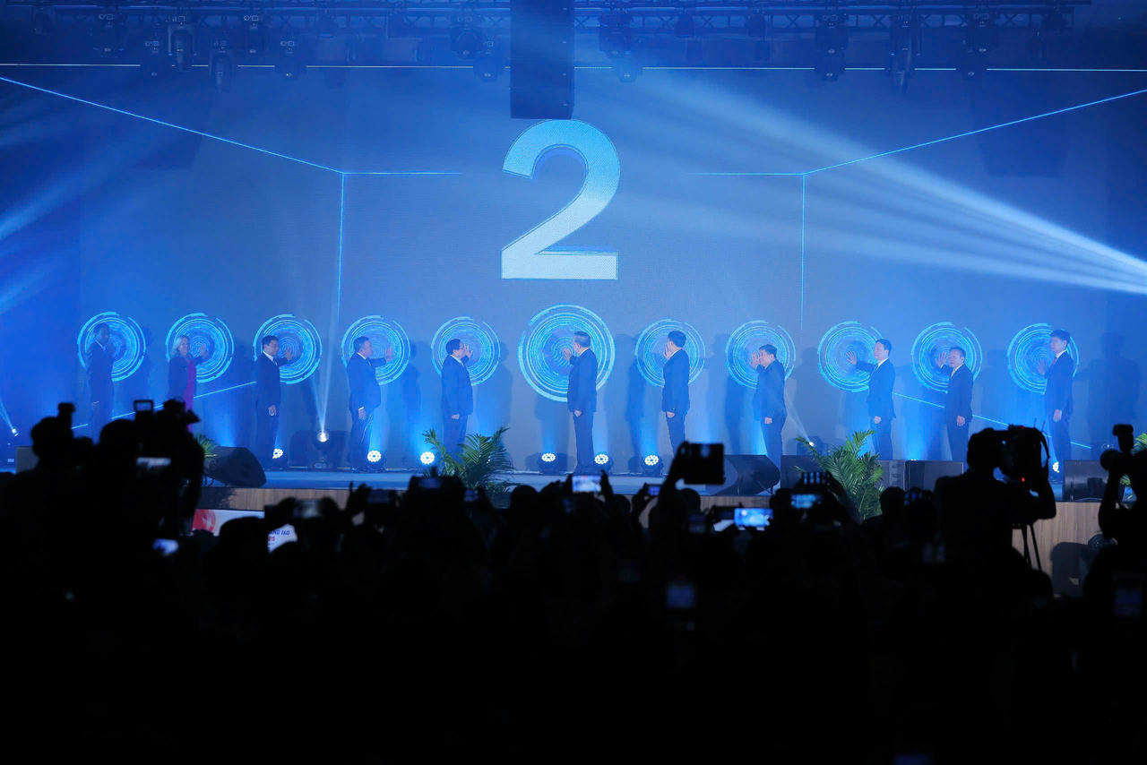 Tổng Bí thư Tô Lâm, Thủ tướng Chính phủ Phạm Minh Chính và các đại biểu thực hiện nghi thức phát động Ngày hội Đổi mới sáng tạo quốc gia năm 2025 (Ảnh: MST)