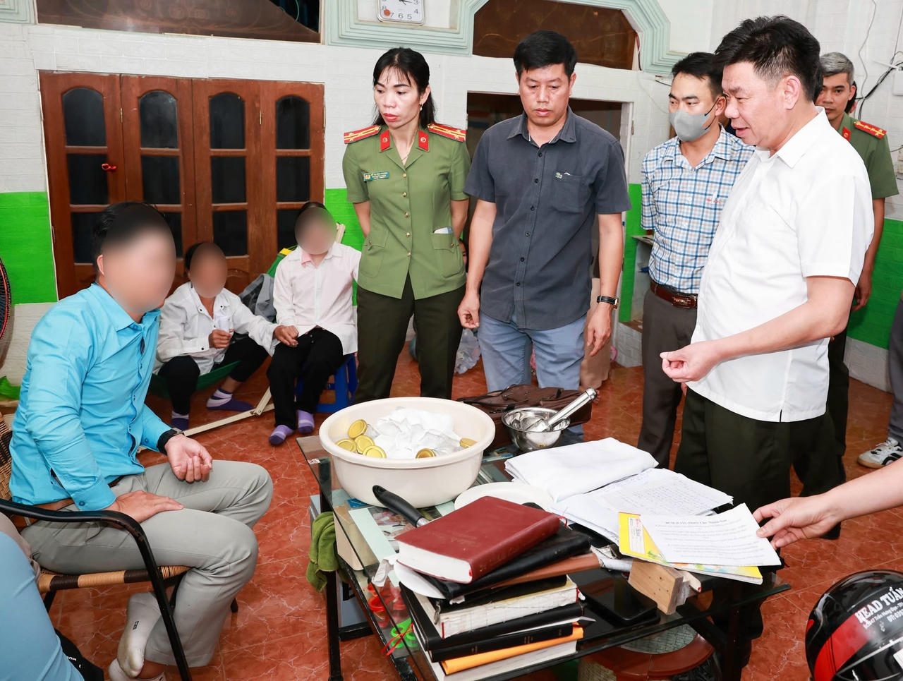 Bắt quả tang nhóm đối tượng sinh hoạt “hội thánh đức chúa trời mẹ” trái pháp luật ở Lai Châu