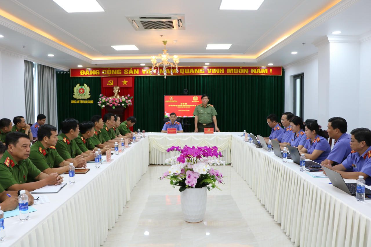 Toàn cảnh lễ ký kết. Ảnh: Tiến Dũng