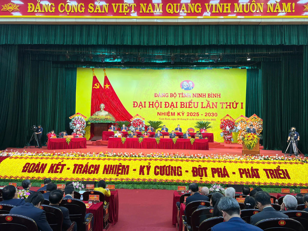 Đoàn Chủ tịch điều hành Đại hội đại biểu Đảng bộ tỉnh Ninh Bình lần thứ I, nhiệm kỳ 2025 – 2030.